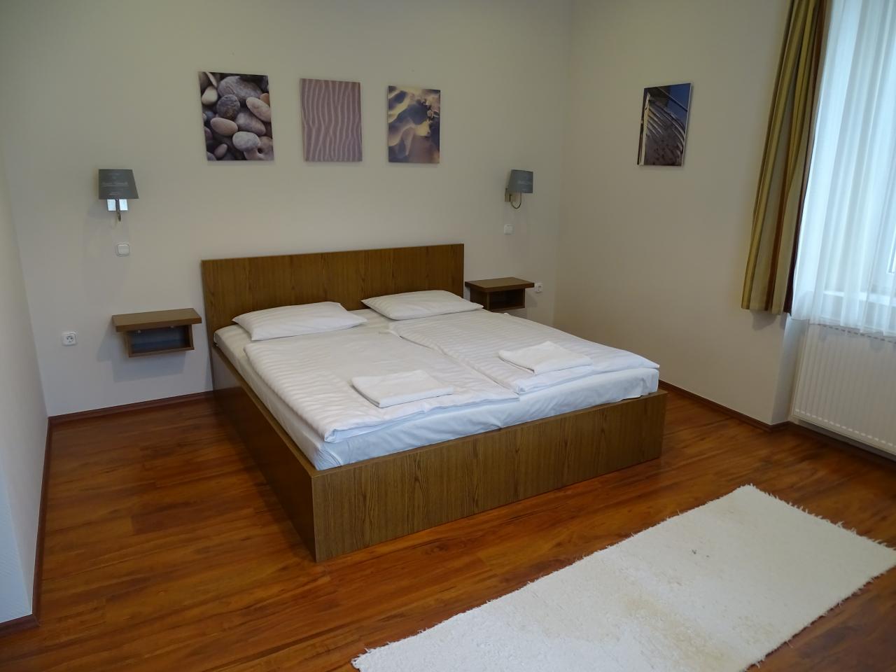 Antik apartman hálószoba 1.