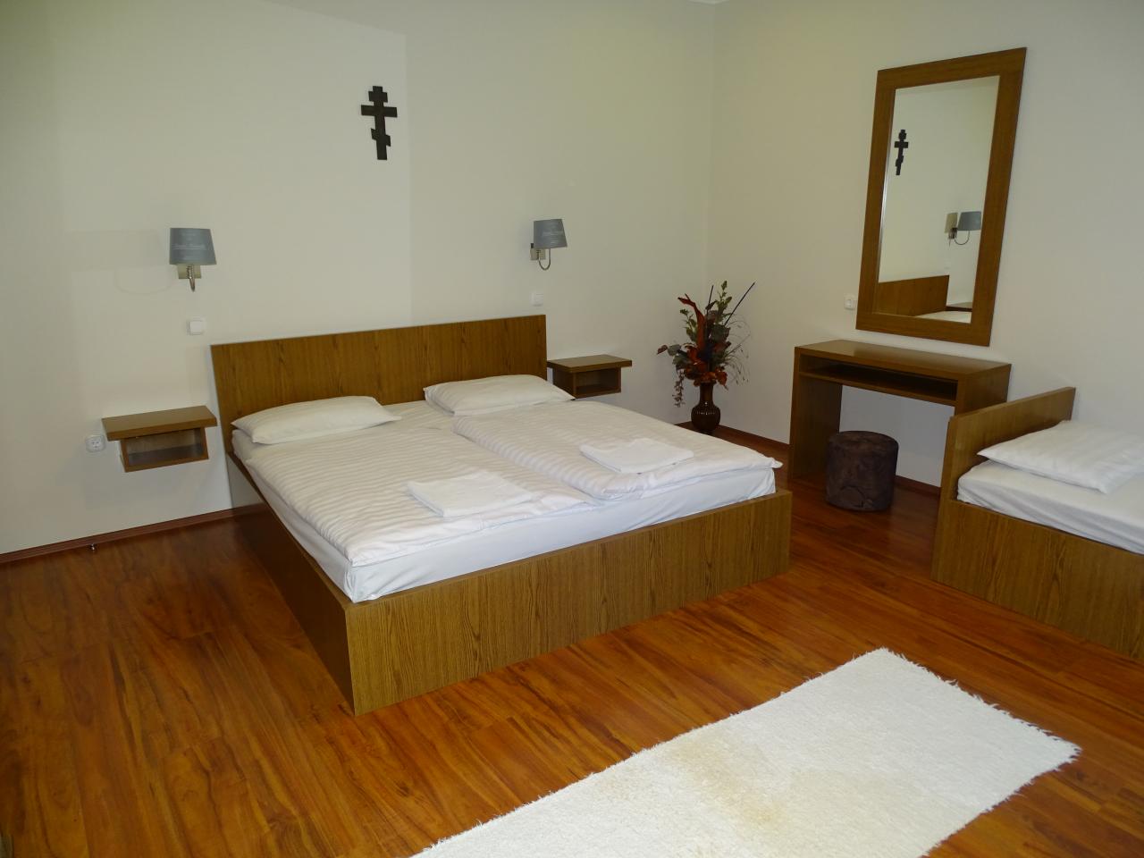 Antik apartman hálószoba 2.