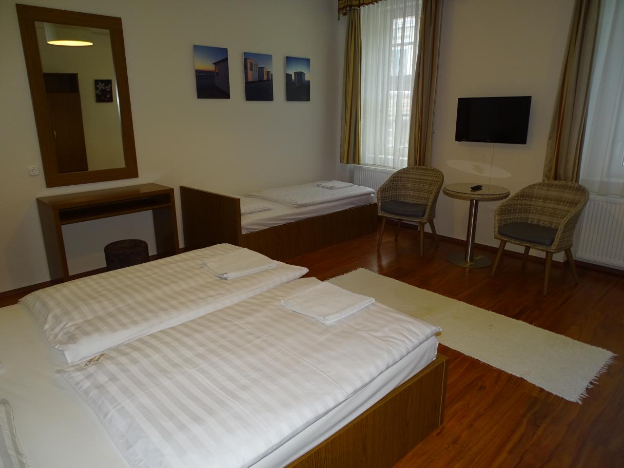 Antik apartman hálószoba 2.