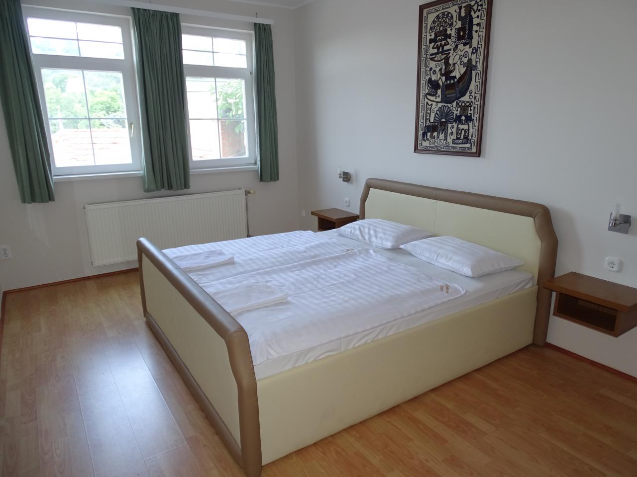 Erkélyes apartman hálószoba I.