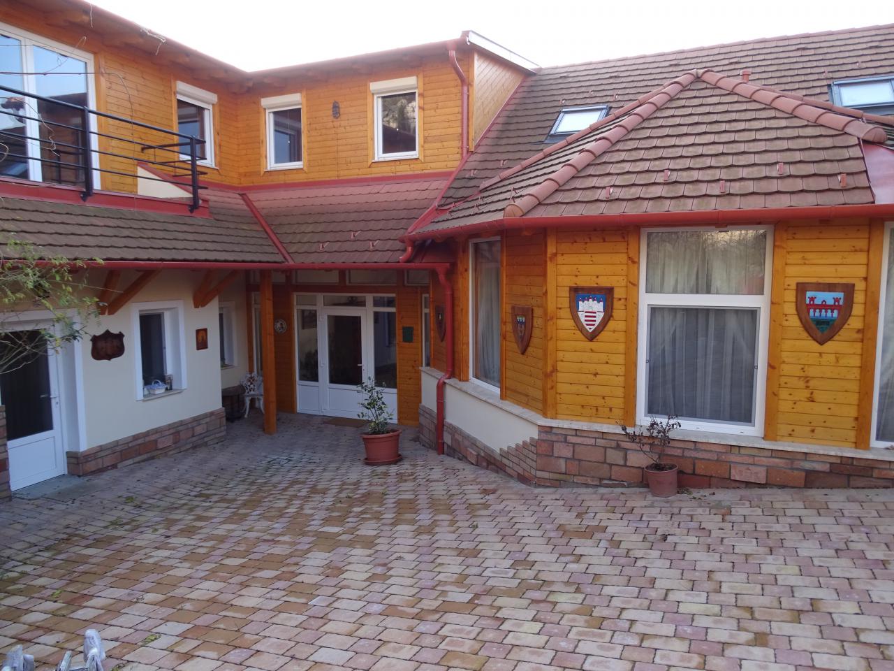 Családi 3. apartman udvara