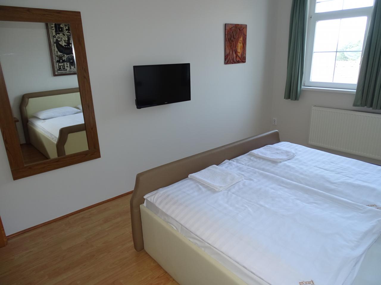 Erkélyes apartman hálószoba I.