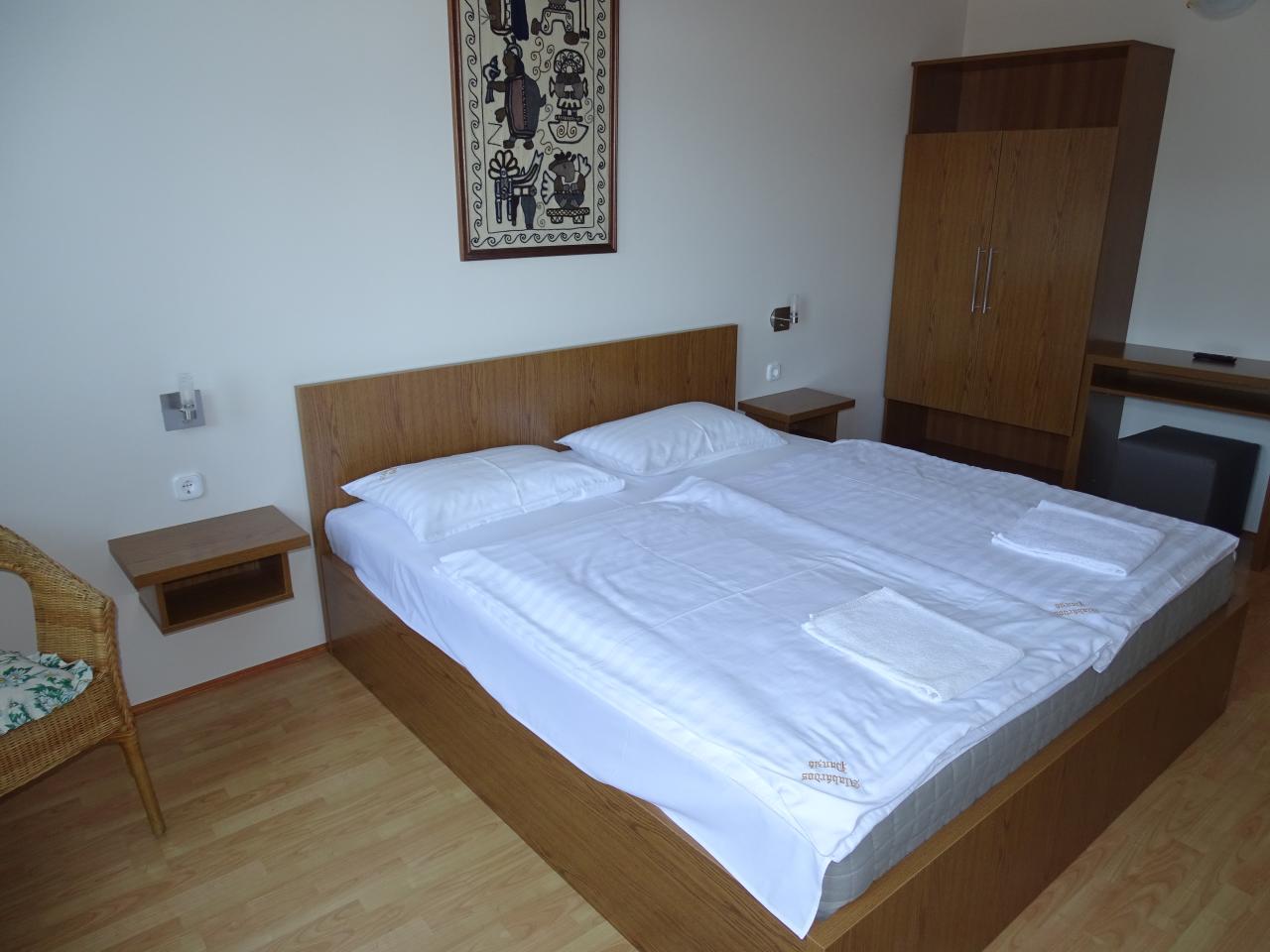 Erkélyes apartman hálószoba II.