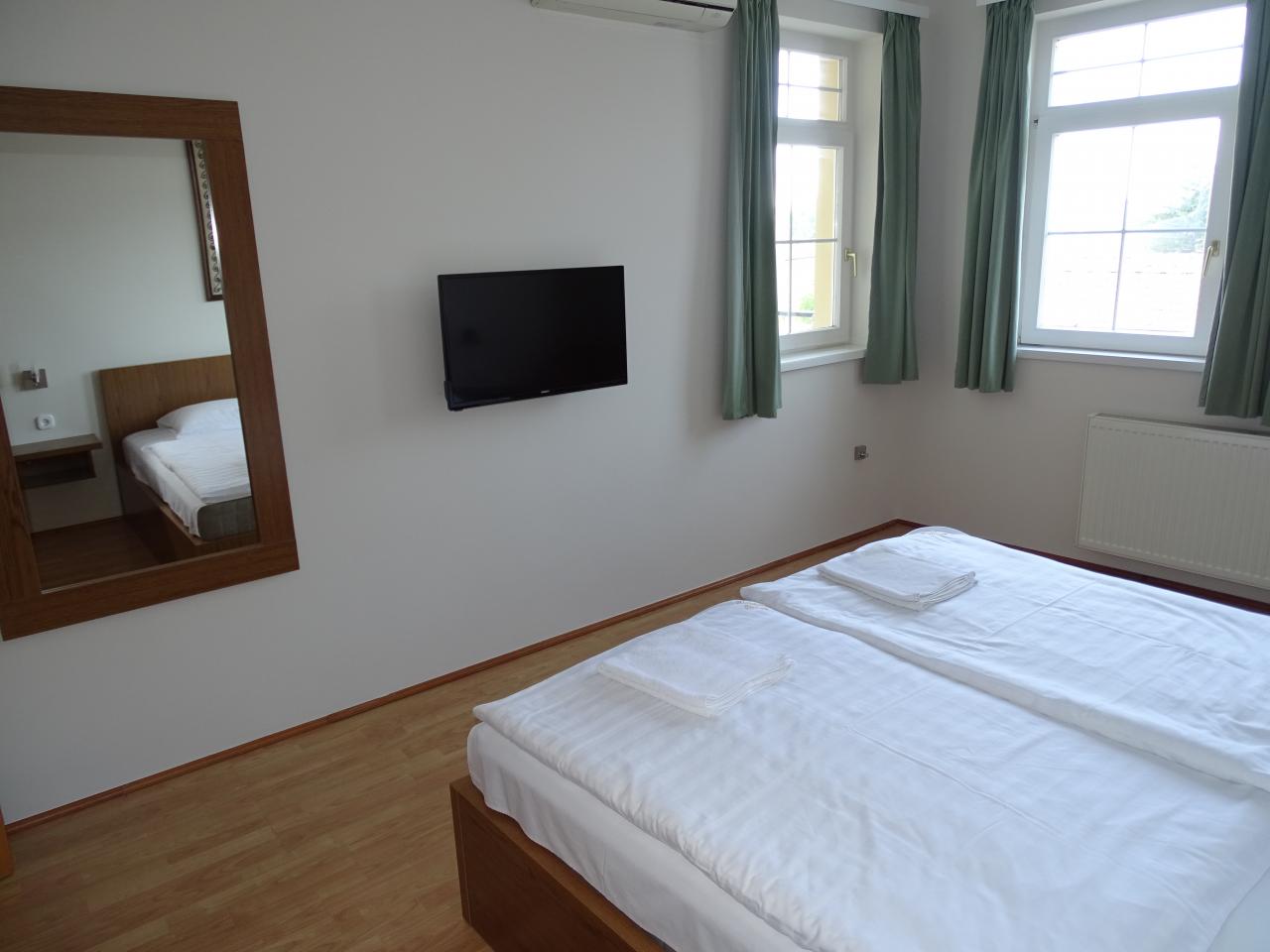 Erkélyes apartman hálószoba II.