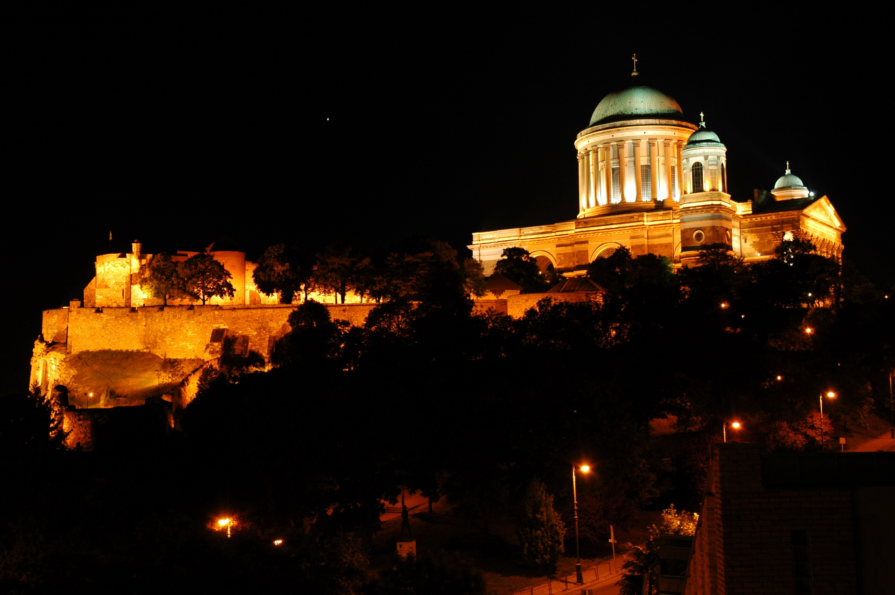 Panoráma 1. apartman kilátás a nappaliból este