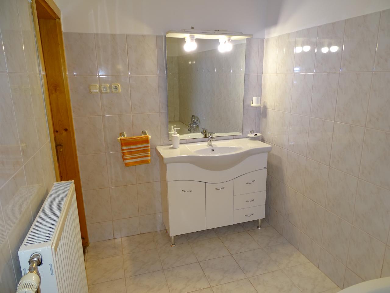 Erkélyes apartman fürdőszoba