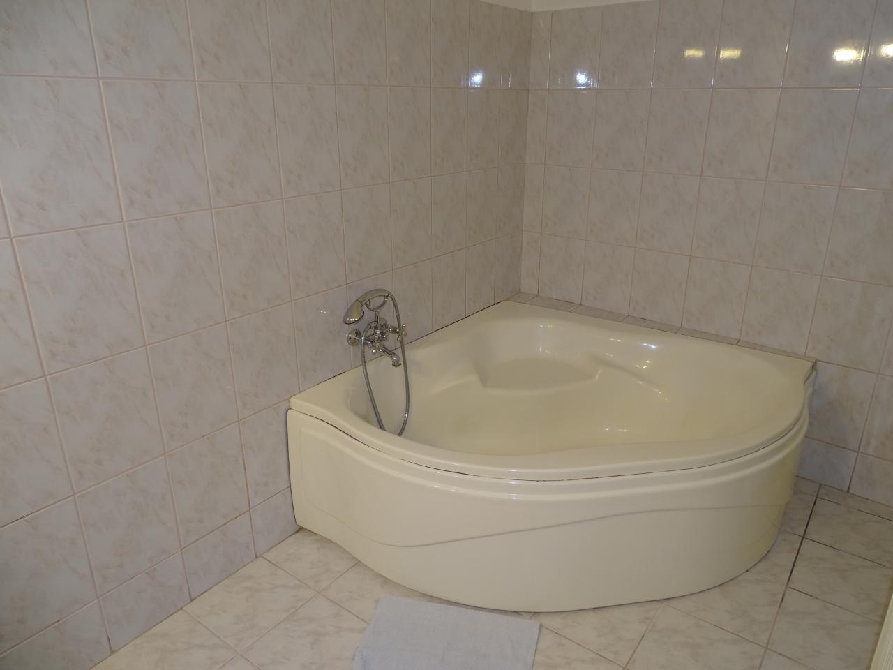 Erkélyes apartman fürdőszoba